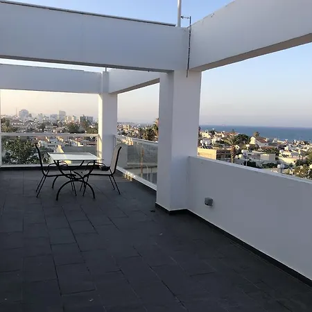 Designers Apt لارنكا